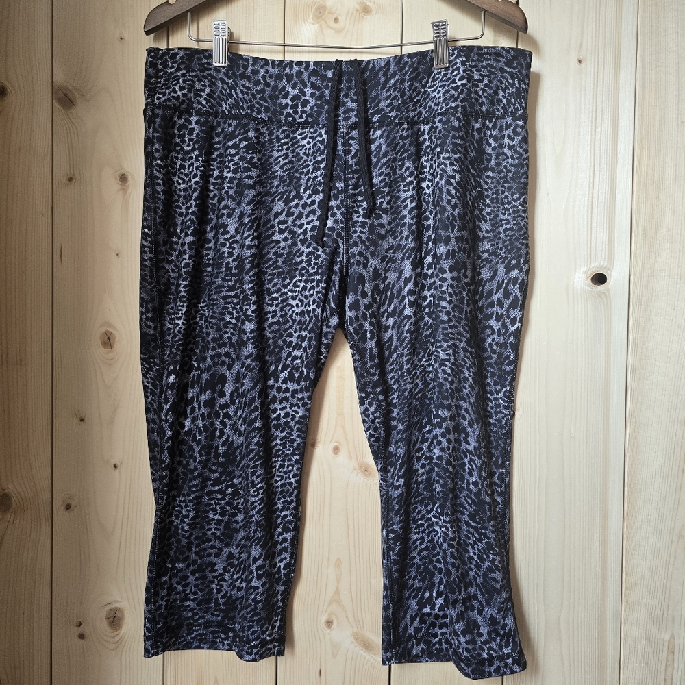 Danskin Now Cropped Leggings Black Gray Leopard Print Capri Womens XL 16-18